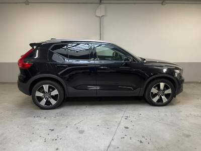 Volvo XC40 B4 AWD Geartronic Momentum Nero usata Milano