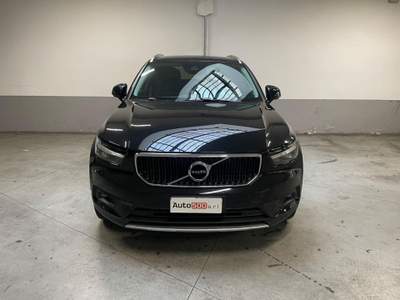 Volvo XC40 B4 AWD Geartronic Momentum Nero usata Milano