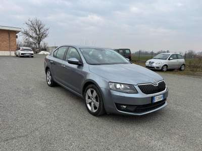 Skoda Octavia 1.6 TDI CR 105 CV DSG Elegance Grigio usata Alessandria