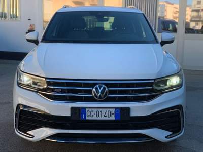Volkswagen Tiguan 2.0 TDI 150 CV SCR DSG 4MOTION R-Line Bianco usata Alcamo