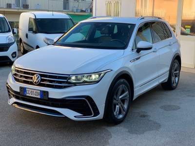 Volkswagen Tiguan 2.0 TDI 150 CV SCR DSG 4MOTION R-Line Bianco usata Alcamo