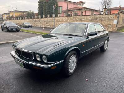 Jaguar XJ XJ 3.2 CAT(174kw) Verde usata RODENGO SAIANO