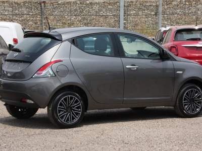 Lancia Ypsilon 1.0 FireFly 5 porte S&S Hybrid ORO VARI COLORI Grigio usata Bernalda