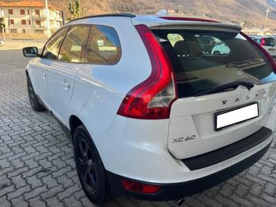 Volvo XC60 D4 AWD Geartronic Momentum Bianco usata Asiago
