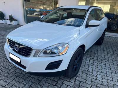 Volvo XC60 D4 AWD Geartronic Momentum Bianco usata Asiago
