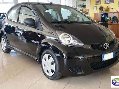 Toyota Aygo 12V VVT-i 5 porte Now Connect Nero usata Poggiardo