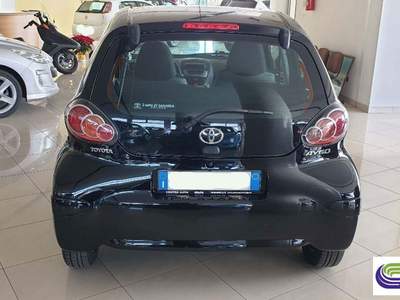 Toyota Aygo 12V VVT-i 5 porte Now Connect Nero usata Poggiardo
