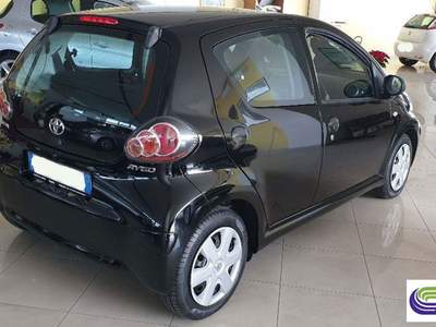 Toyota Aygo 12V VVT-i 5 porte Now Connect Nero usata Poggiardo
