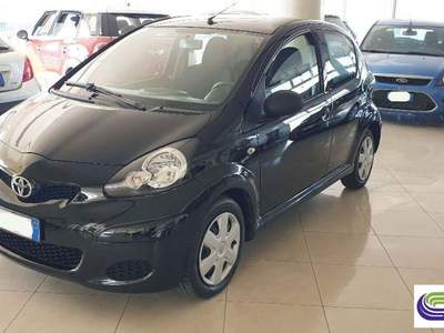 Toyota Aygo 12V VVT-i 5 porte Now Connect Nero usata Poggiardo