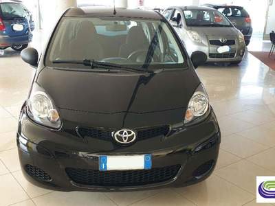 Toyota Aygo 12V VVT-i 5 porte Now Connect Nero usata Poggiardo