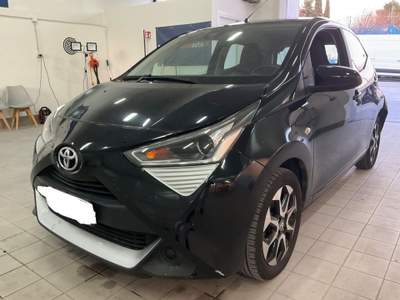 Toyota Aygo Connect 1.0 VVT-i 72 CV 5 porte x-play Nero usata Spadafora