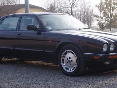 Jaguar XJ 3.2 24V Classic 211 CV Automatic Sport ASI Nero usata Reggio Emilia