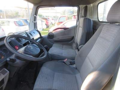 Nissan Cabstar 35.12 2.5 TDI 121CV PM-RG Cabinato Bianco usata MAGENTA