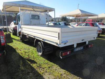 Nissan Cabstar 35.12 2.5 TDI 121CV PM-RG Cabinato Bianco usata MAGENTA
