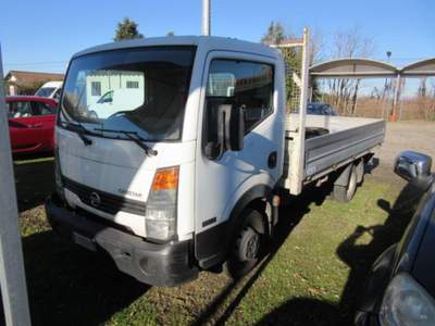 Nissan Cabstar 35.12 2.5 TDI 121CV PM-RG Cabinato Bianco usata MAGENTA