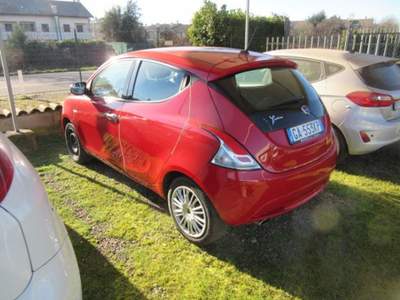 Lancia Ypsilon 1.2 69 CV 5 porte S&S Elefantino Blu Rosso usata MAGENTA