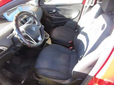 Lancia Ypsilon 1.2 69 CV 5 porte S&S Elefantino Blu Rosso usata MAGENTA