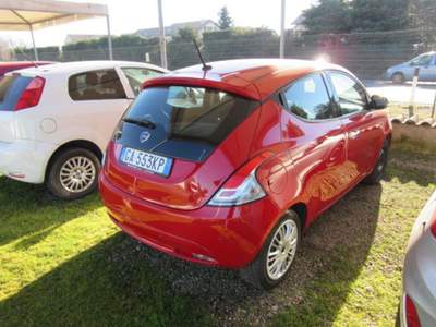 Lancia Ypsilon 1.2 69 CV 5 porte S&S Elefantino Blu Rosso usata MAGENTA