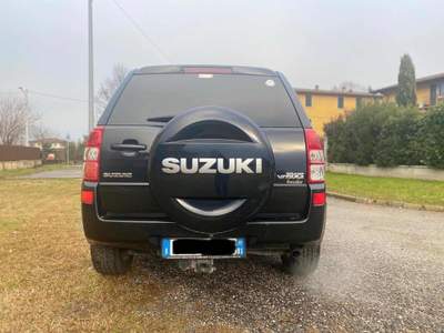 Suzuki Grand Vitara 1.9 DDiS 5 porte Executive Nero usata Nuvolera