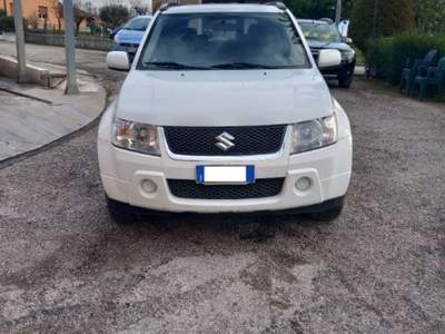 Suzuki Grand Vitara 1.9 DDiS 3 porte Bianco usata SANT'ANGELO IN VADO