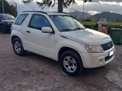 Suzuki Grand Vitara 1.9 DDiS 3 porte Bianco usata SANT'ANGELO IN VADO