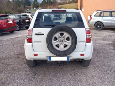 Suzuki Grand Vitara 1.9 DDiS 3 porte Bianco usata SANT'ANGELO IN VADO