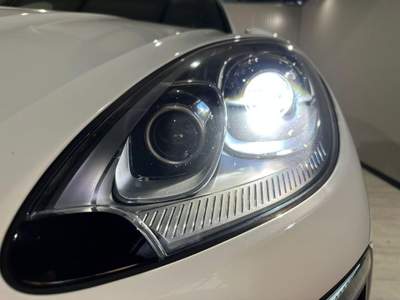 Porsche Macan 2.0 Bianco usata Magenta