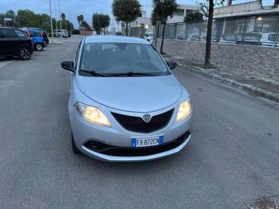 Lancia Ypsilon 1.2 69 CV 5 porte S&S Gold Grigio usata Veglie