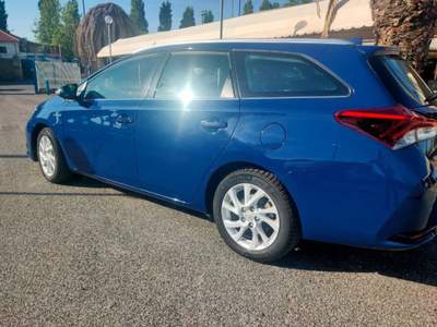 Toyota Auris 1.8 Hybrid Lounge Blu/Azzurro usata Roma