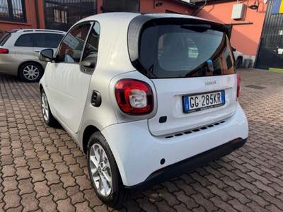 Smart ForTwo EQ Passion Bianco usata Milano