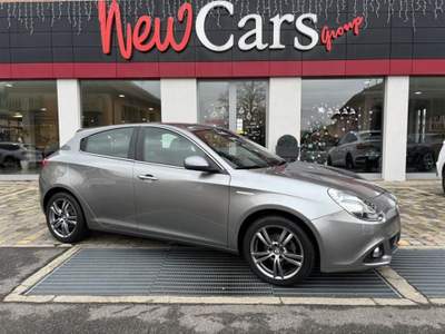 Alfa Romeo Giulietta 1.6 JTDm-2 105 CV Distinctive Argento usata Alba