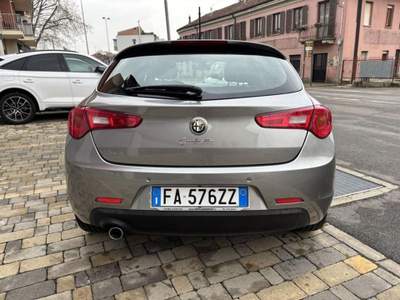 Alfa Romeo Giulietta 1.6 JTDm-2 105 CV Distinctive Argento usata Alba