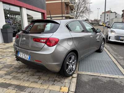 Alfa Romeo Giulietta 1.6 JTDm-2 105 CV Distinctive Argento usata Alba