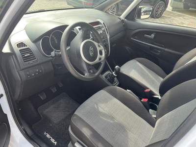 Kia Venga 1.4 CRDi 90CV Active tetto Bianco usata Asiago