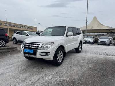 Mitsubishi Pajero 3.2 DI-D 16V aut. 5p. Intense DPF Bianco usata Massa