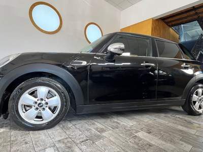 MINI Cooper 1.5 Cooper D 5 porte si neopatentati Nero usata Borgo San Dalmazzo