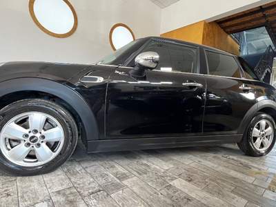 MINI Cooper 1.5 Cooper D 5 porte si neopatentati Nero usata Borgo San Dalmazzo