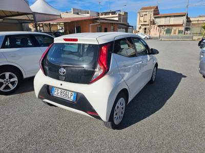 Toyota Aygo 1.0 VVT-i 72 CV 5 porte x-play Bianco usata Spadafora