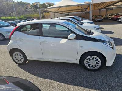 Toyota Aygo 1.0 VVT-i 72 CV 5 porte x-play Bianco usata Spadafora