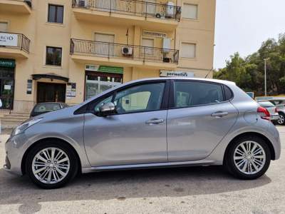 Peugeot 208 PureTech 82 5p. GPL Active Grigio usata Agrigento