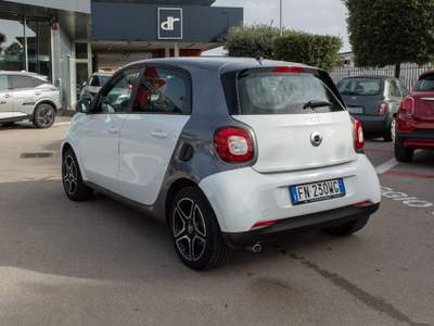 Smart ForFour 70 1.0 twinamic Prime Bianco usata Fondi