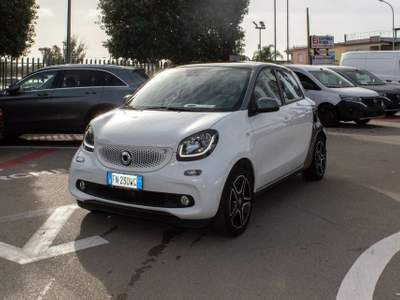Smart ForFour 70 1.0 twinamic Prime Bianco usata Fondi