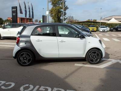 Smart ForFour 70 1.0 twinamic Prime Bianco usata Fondi
