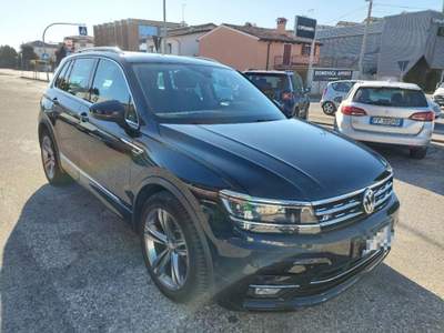 Volkswagen Tiguan 2.0 TDI 190 CV  DSG 4MOT R-LINE- MATRIX- TETTO Nero usata Bassano del Grappa