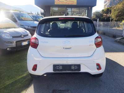 Hyundai i10 1.0 MPI AT Connectline Bianco usata Arco