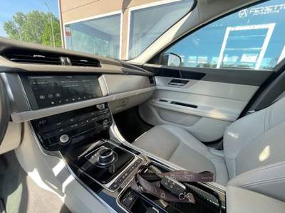 Jaguar XF Sportbrake 2.0 D 180 CV AWD aut. Chequered Flag Blu/Azzurro usata Scandiano