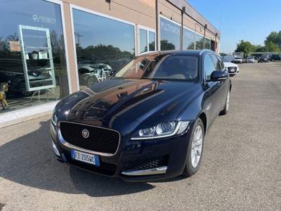 Jaguar XF Sportbrake 2.0 D 180 CV AWD aut. Chequered Flag Blu/Azzurro usata Scandiano