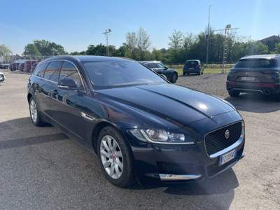 Jaguar XF Sportbrake 2.0 D 180 CV AWD aut. Chequered Flag Blu/Azzurro usata Scandiano