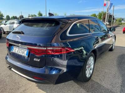 Jaguar XF Sportbrake 2.0 D 180 CV AWD aut. Chequered Flag Blu/Azzurro usata Scandiano