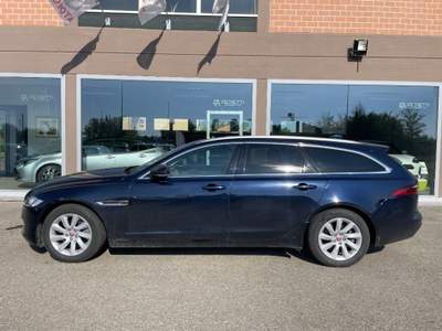 Jaguar XF Sportbrake 2.0 D 180 CV AWD aut. Chequered Flag Blu/Azzurro usata Scandiano